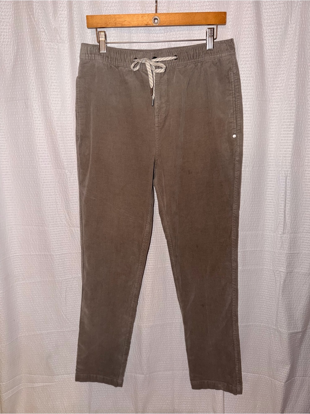 Vuori Optimist Corduroy Pants Men’s Large Like New Minimalist Athleisure - Picture 3 of 9